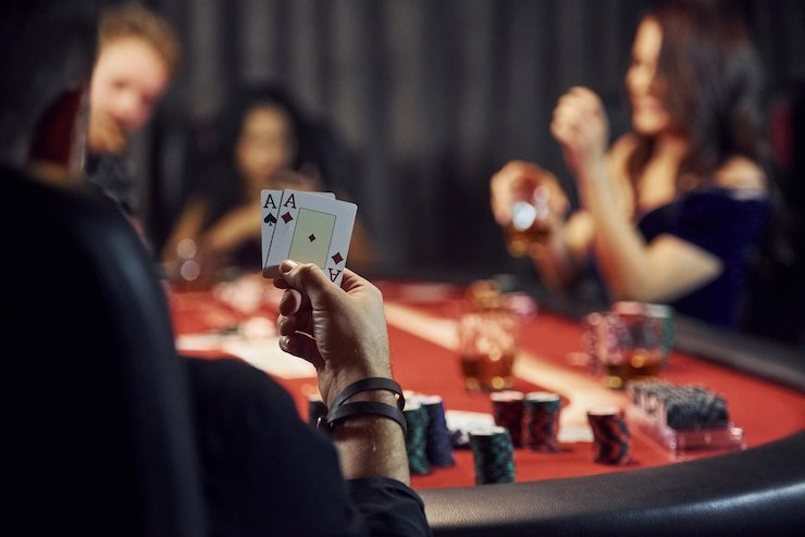 Studio Asia Gaming menampilkan meja dealer dengan kamera multi-sudut dan dealer profesional